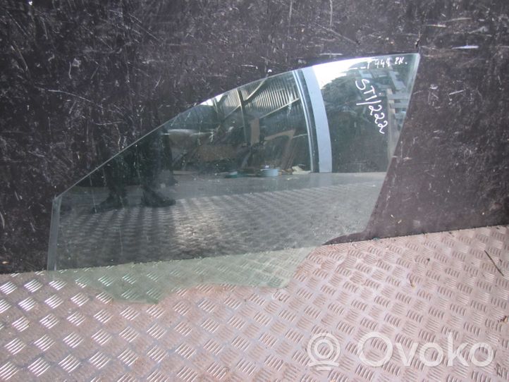 Mercedes-Benz C AMG W205 Etuoven ikkunalasi, neliovinen malli 