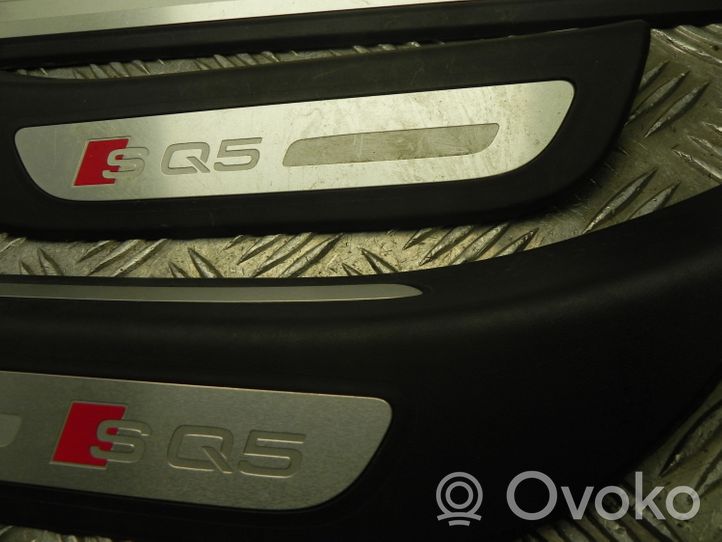 Audi Q5 SQ5 Muu kynnyksen/pilarin verhoiluelementti 8R0853374F
