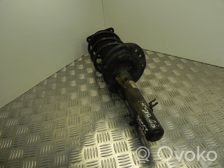 Nissan Qashqai Amortiguador delantero con muelle espiral 1A15613AR