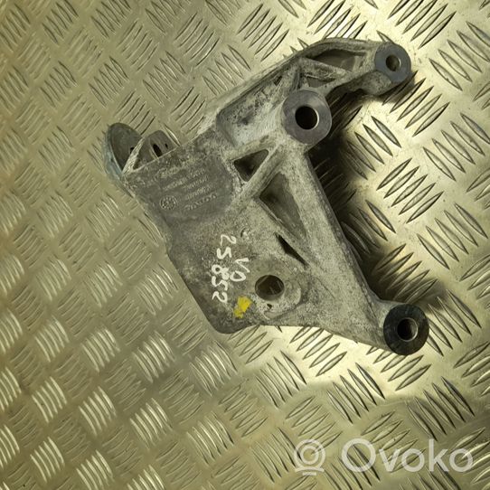 Volvo XC60 Uchwyt / Mocowanie chłodnicy spalin EGR 31430470