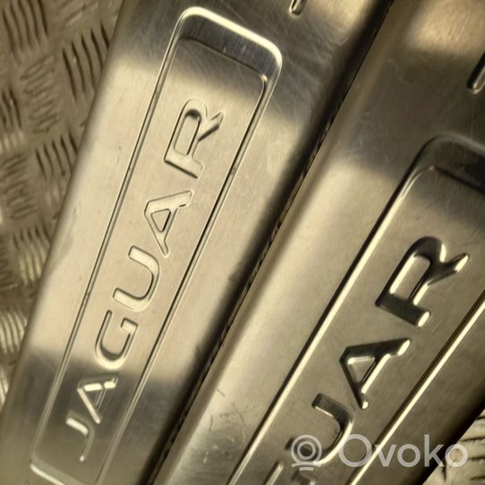 Jaguar XJ X351 Muu kynnyksen/pilarin verhoiluelementti AW9313201AE
