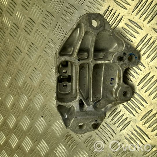 Opel Vivaro EGR-venttiilin/lauhduttimen kiinnike 9807981780