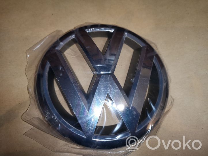 Volkswagen PASSAT B8 Atrapa chłodnicy / Grill 561853600ULM