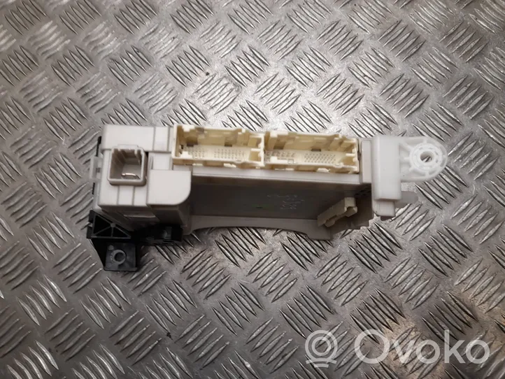 Toyota Prius (XW30) Module confort 8273047500