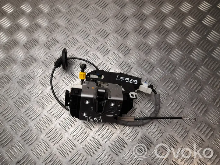 Mercedes-Benz E A207 Serrure de porte avant A2047202735