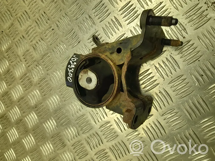 Toyota RAV 4 (XA40) Supporto di montaggio del motore J8