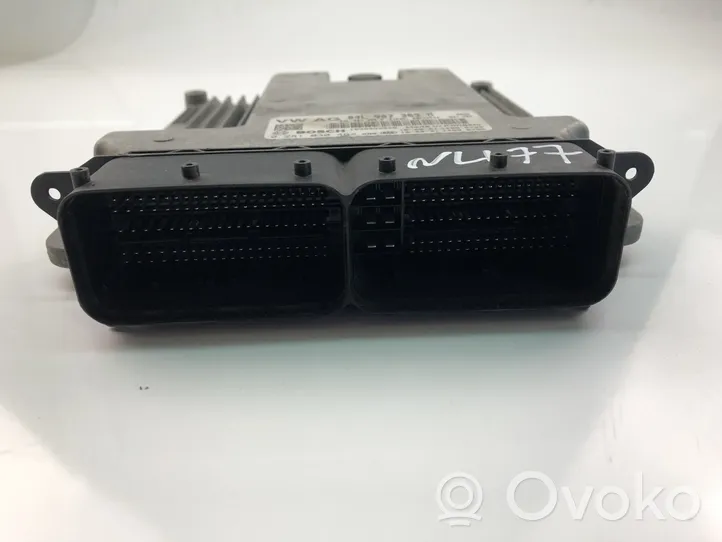 Volkswagen PASSAT B8 Dzinēja vadības bloks 04L907309M