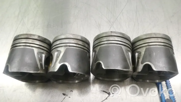 Mercedes-Benz C AMG W204 Piston avec bielle 8349Y