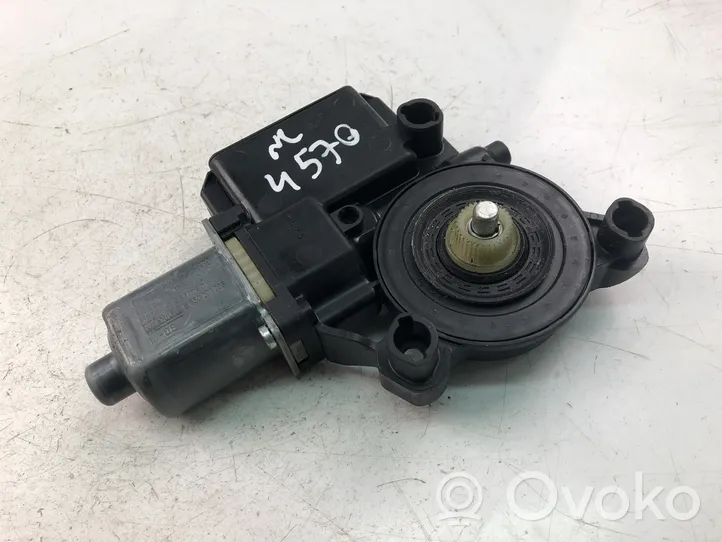 Volkswagen Polo IV 9N3 Priekinis varikliukas langų pakėlėjo 6R0959802T