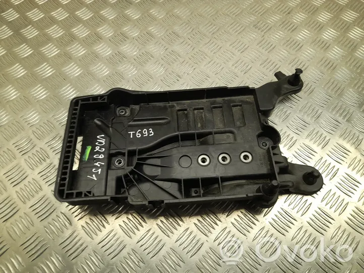 Volkswagen Polo VI AW Vassoio batteria 2Q0915331