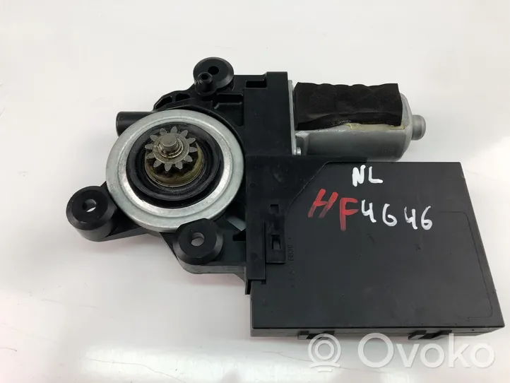 Volvo C30 Moteur de lève-vitre de porte avant 979037100