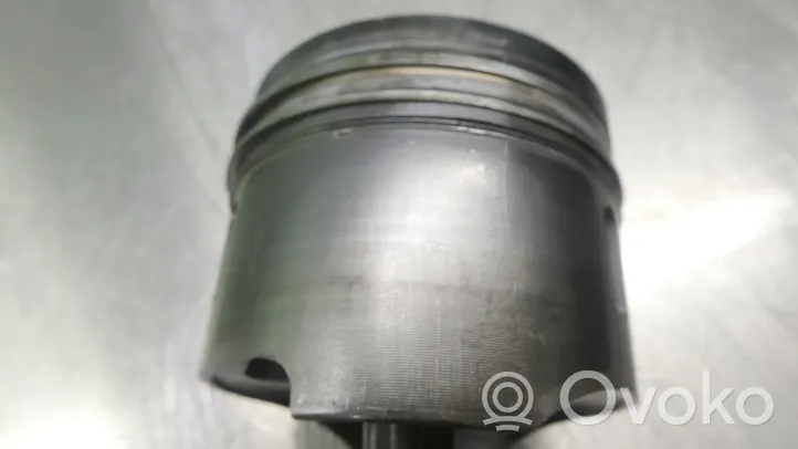 Mercedes-Benz Sprinter W906 Piston avec bielle 646986