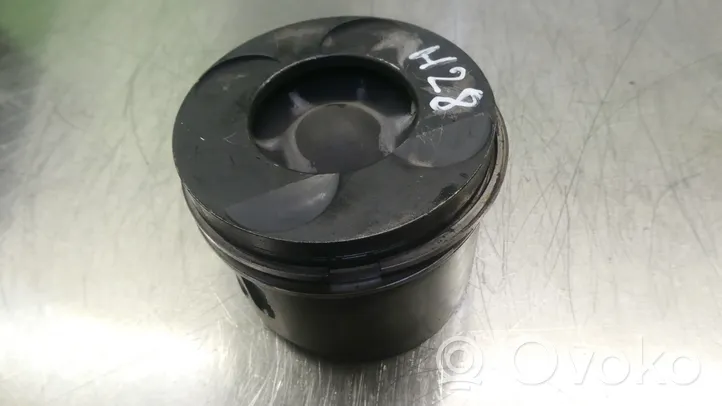 Mercedes-Benz Sprinter W906 Piston avec bielle 646986