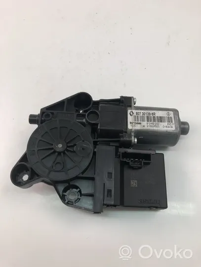 Renault Megane III Front door window regulator motor 807301396R