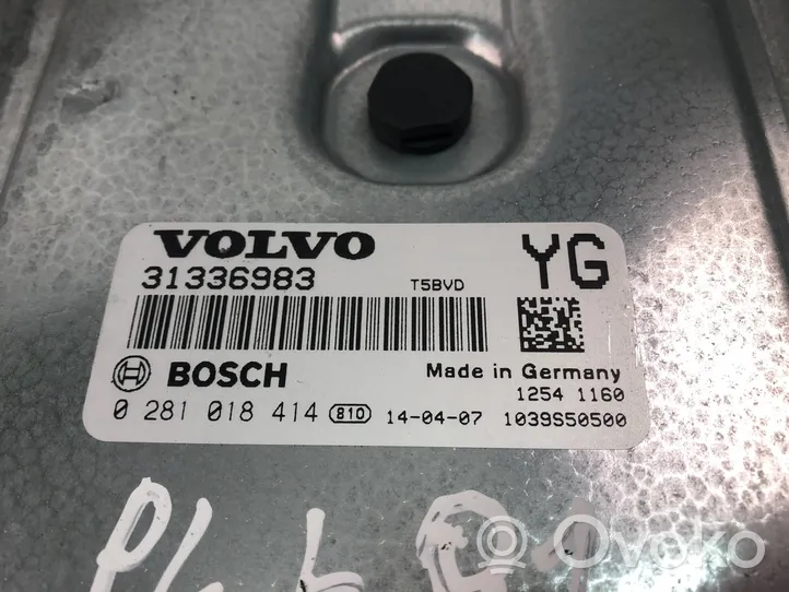 Volvo XC70 Variklio valdymo blokas 31336983