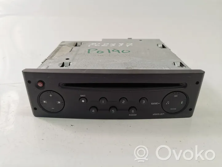 Renault Clio III Unité principale radio / CD / DVD / GPS 8200483751