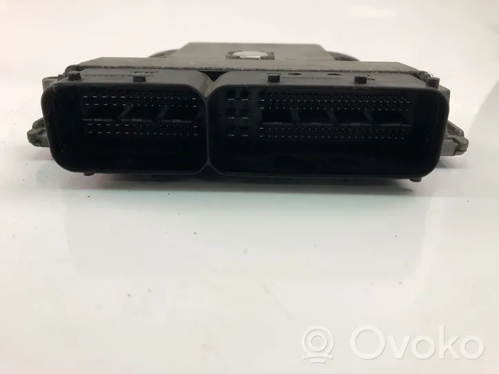 Volkswagen Polo V 6R Dzinēja vadības bloks 03F906070GD