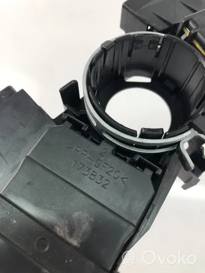 Toyota Avensis T270 Interruptor/palanca de limpiador de luz de giro 173832