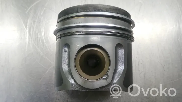 KIA Sorento Piston with connecting rod D4CB