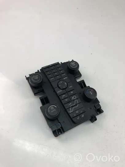 Volvo V50 Climate control unit 8697155