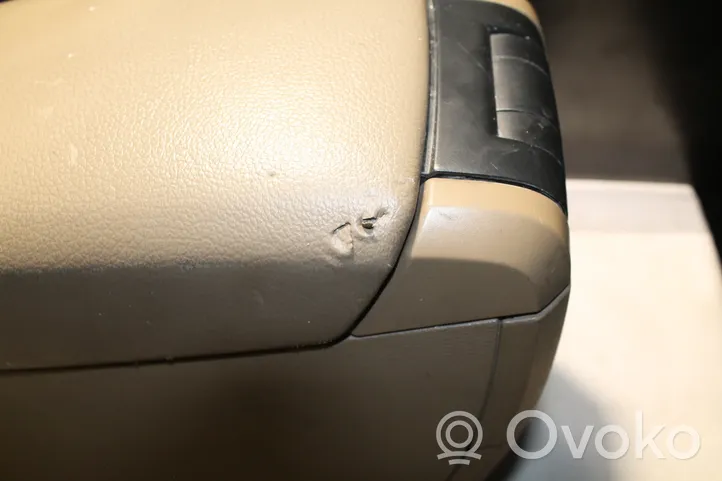 Volvo V70 Podłokietnik tunelu środkowego 30643625