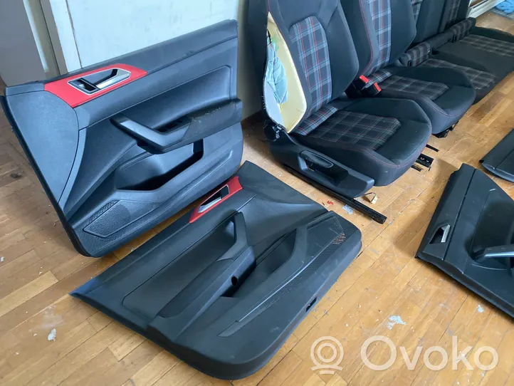 Volkswagen Polo VI AW Sēdekļu komplekts 