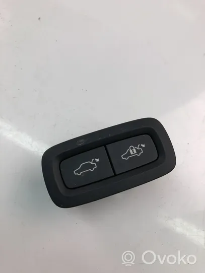 Volvo XC60 Interruptor para abrir la puerta trasera 31674801