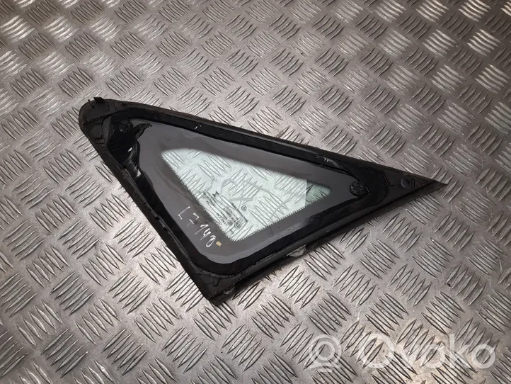 Mercedes-Benz Vito Viano W447 Front door window/glass frame 