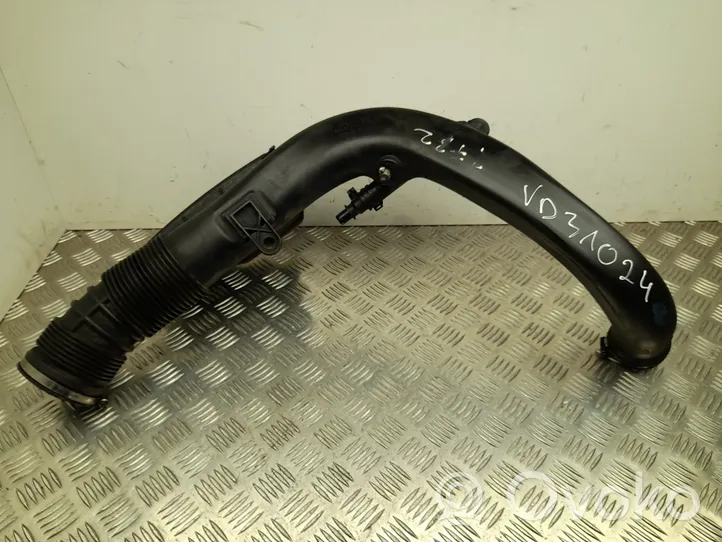 Volvo XC60 Air intake hose/pipe 31319049