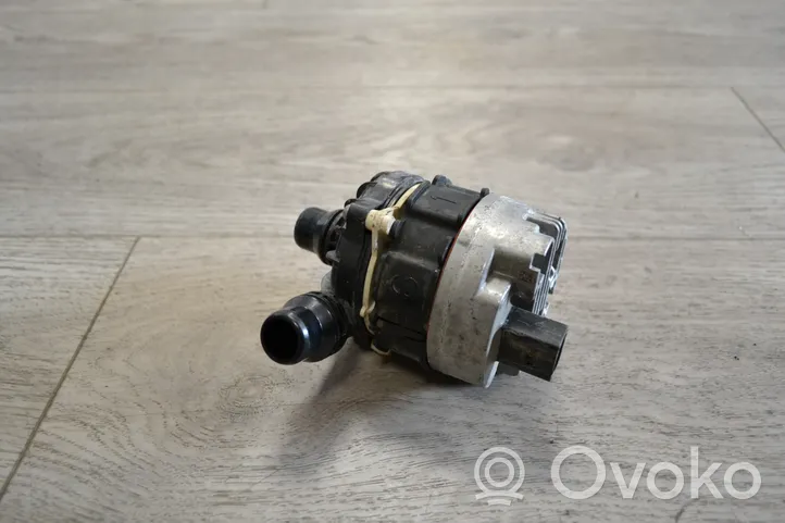 Mercedes-Benz E W213 Water pump A0005003800