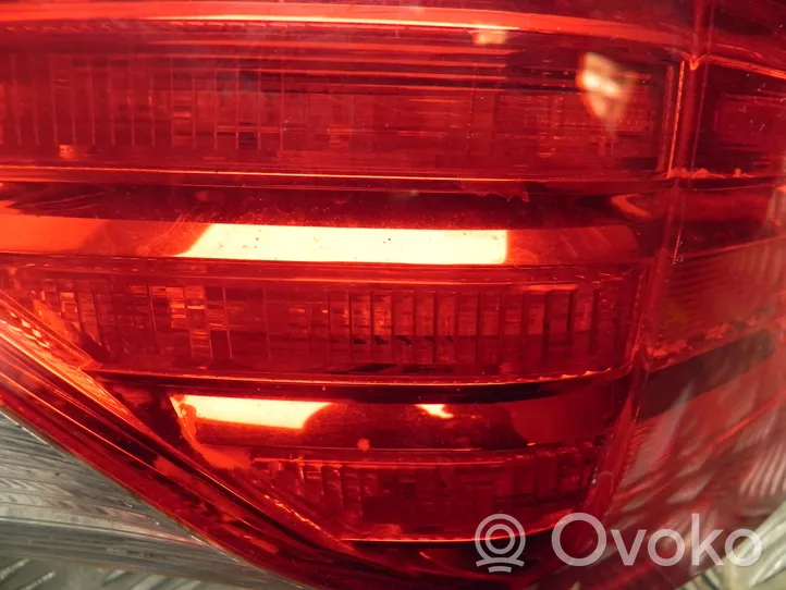 Toyota Avensis T250 Aizmugurējais lukturis virsbūvē 005