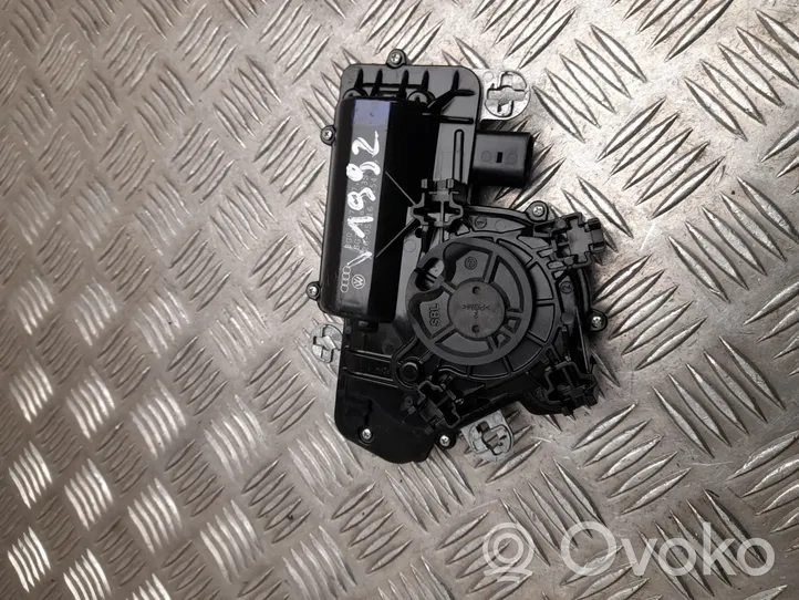 Volkswagen Tiguan Takaluukun/tavaratilan luukun nostomoottori 3G0827887A