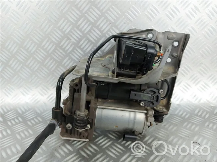 Mercedes-Benz S W222 Ilmajousituksen kompressoripumppu A2223200604