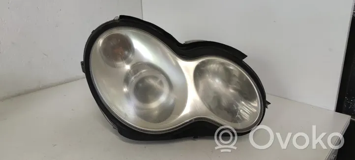 Mercedes-Benz C W203 Lampa przednia A2038203659