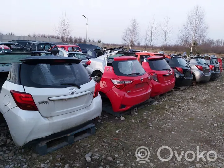 Toyota Yaris Osłona dźwigni hamulca ręcznego skóra / tkanina 