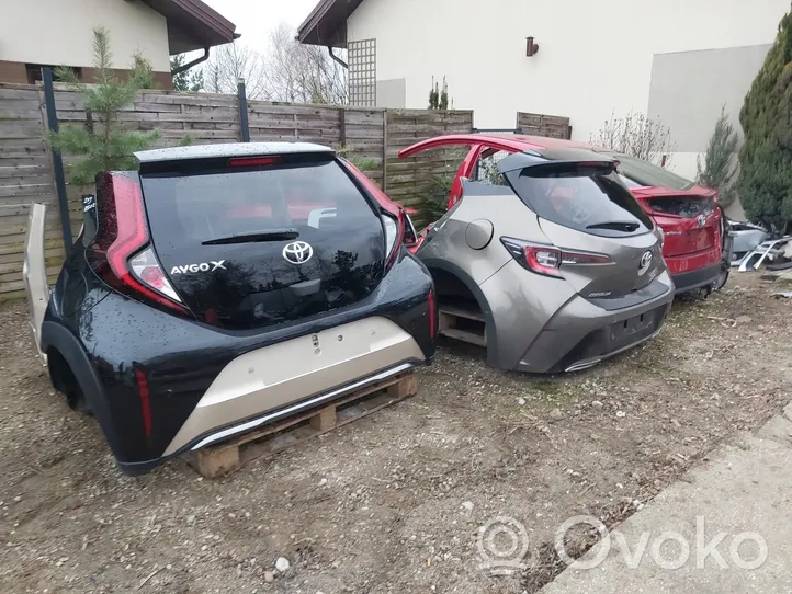 Toyota Aygo AB40 Tłumik środkowy 