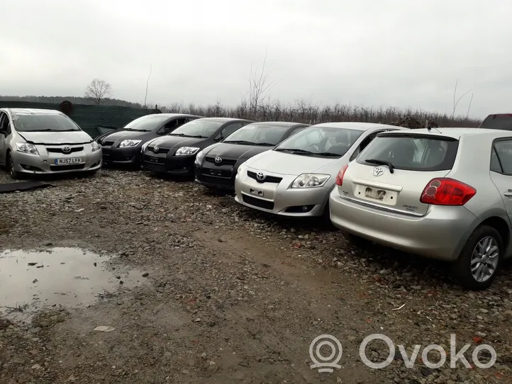 Toyota Auris 150 Skrzynka bezpieczników / Komplet 