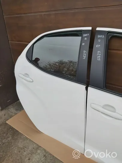 Toyota Yaris XP210 Drzwi przednie 