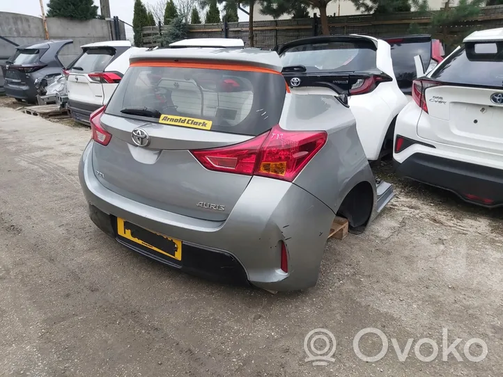 Toyota Auris E180 Tuyau de remplissage de réservoir de carburant 