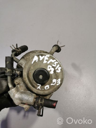 Toyota Avensis T250 Staffa/supporto di montaggio del filtro carburante 