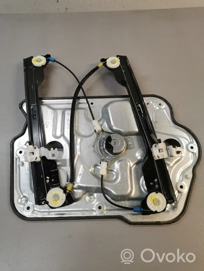 Nissan Qashqai+2 Front door window regulator with motor 