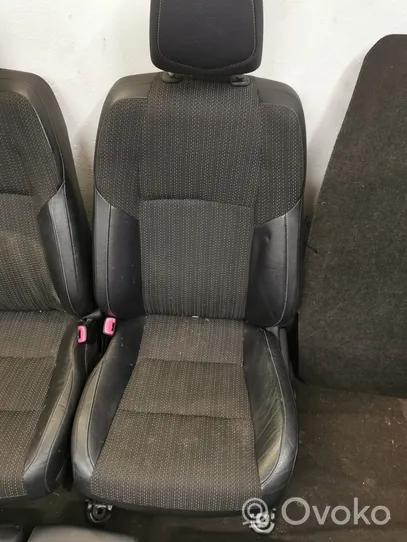 Toyota Auris E180 Sėdynių komplektas 