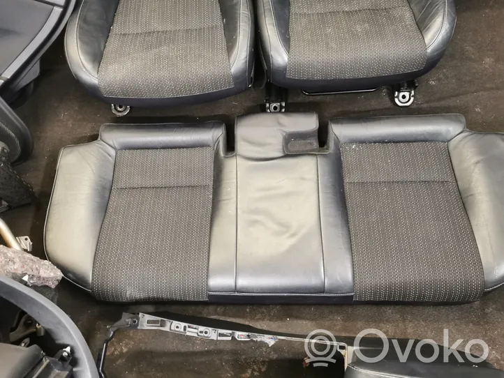 Toyota Auris E180 Seat set 