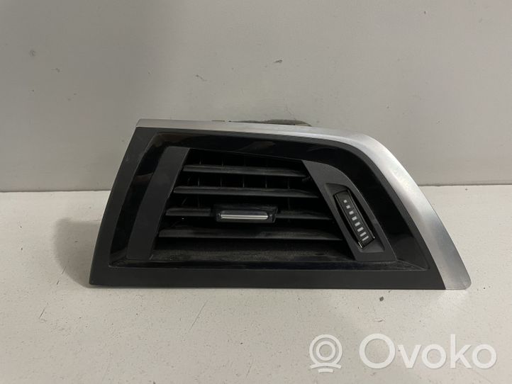 BMW 1 F20 F21 Lango oro grotelės 9205355