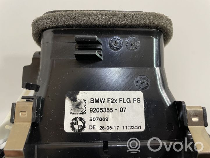 BMW 1 F20 F21 Kojelaudan tuuletussuuttimen suojalista 9205355