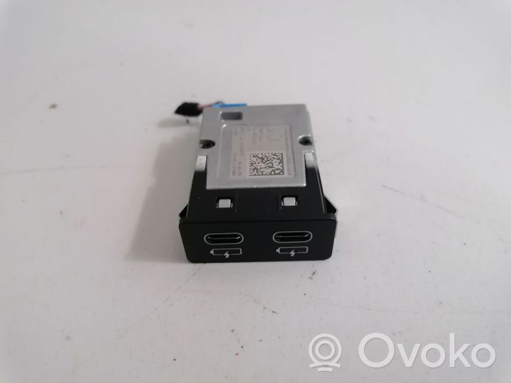 BMW 3 G20 G21 Connettore plug in AUX 8711938