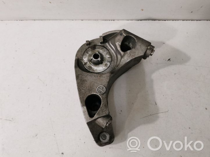 BMW 8 G15 Staffa di montaggio del compressore dell’A/C 7646904