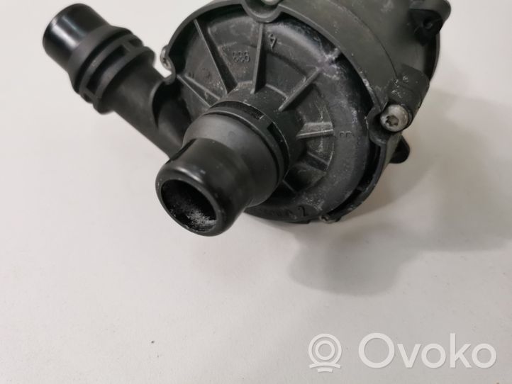 BMW X7 G07 Pompe à eau de liquide de refroidissement 8638237