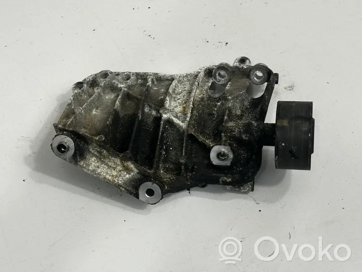 BMW 3 F30 F35 F31 Staffa di montaggio del compressore dell’A/C 7585167