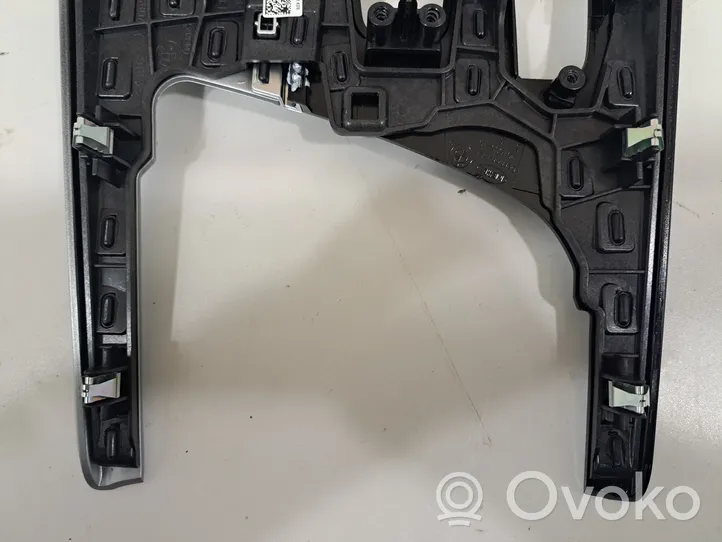 BMW 5 G30 G31 Kita centrinė konsolės (tunelio) detalė 9370804